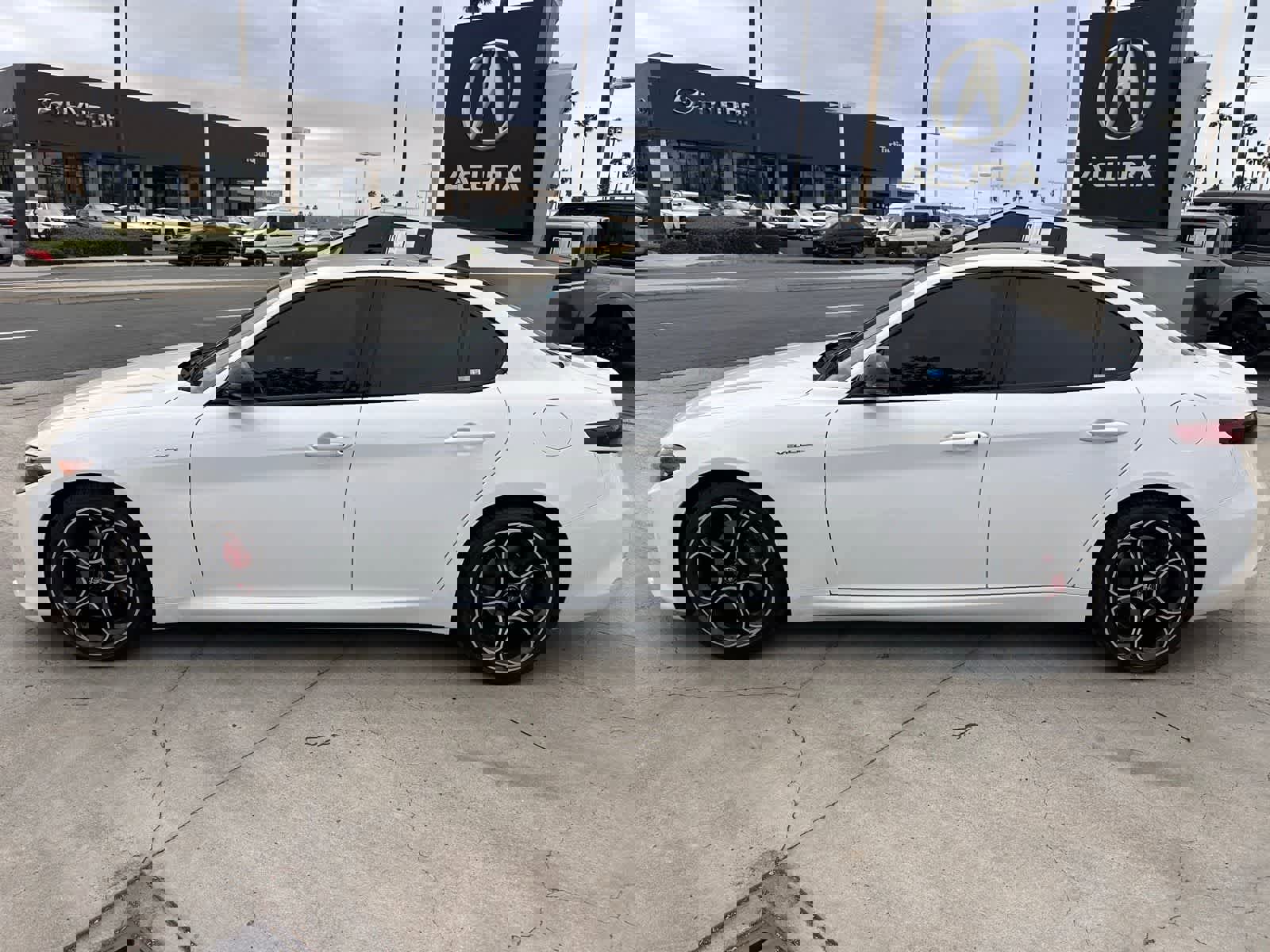 Used 2023 Alfa Romeo Giulia Veloce image 2