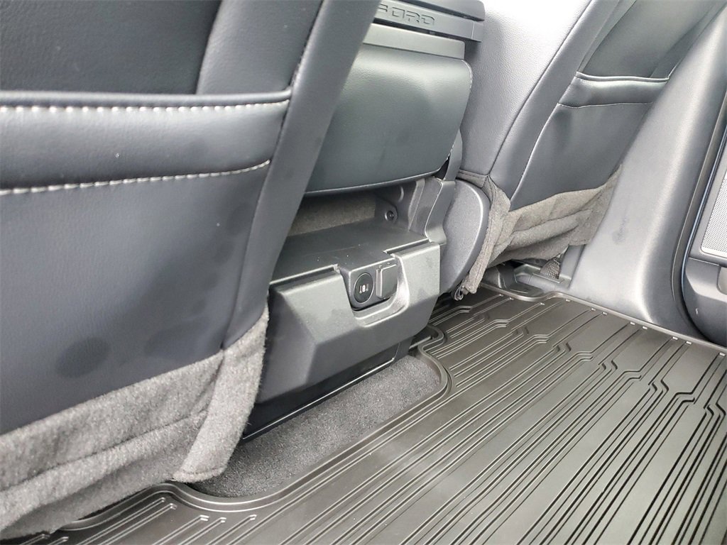 Used 2023 Ford F350 Lariat image 12