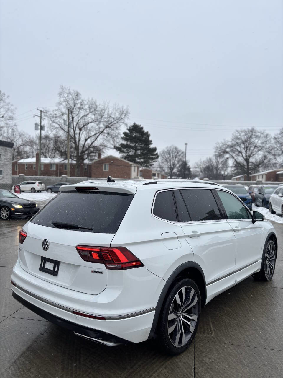 Used 2020 Volkswagen Tiguan SEL Premium R-Line w/ 3rd Row Seat Package AWD/4WD image 7