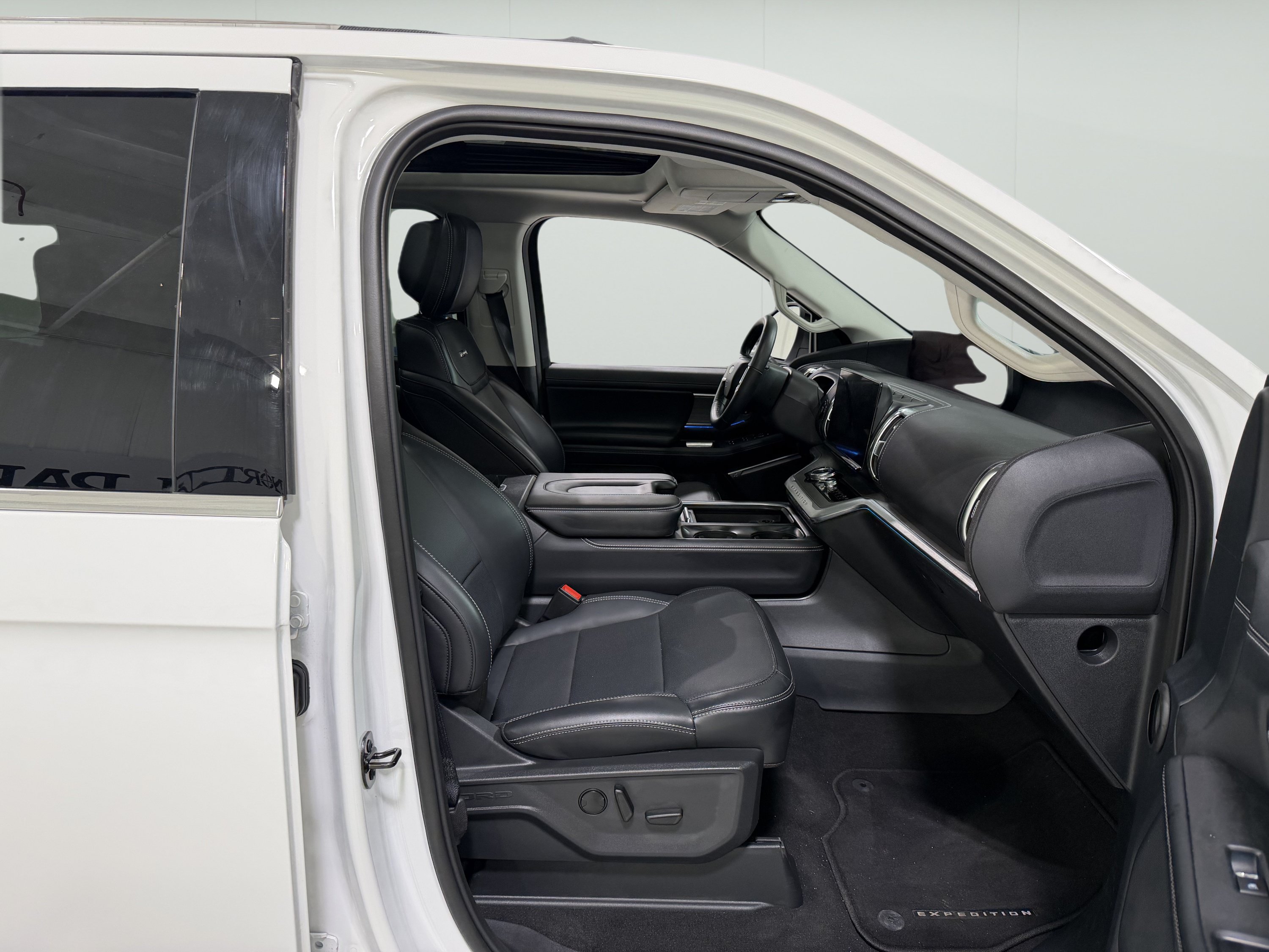 Used 2026 Ford Expedition Max Platinum AWD/4WD image 17