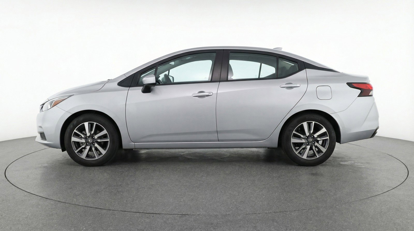 Used 2025 Nissan Versa SV image 5