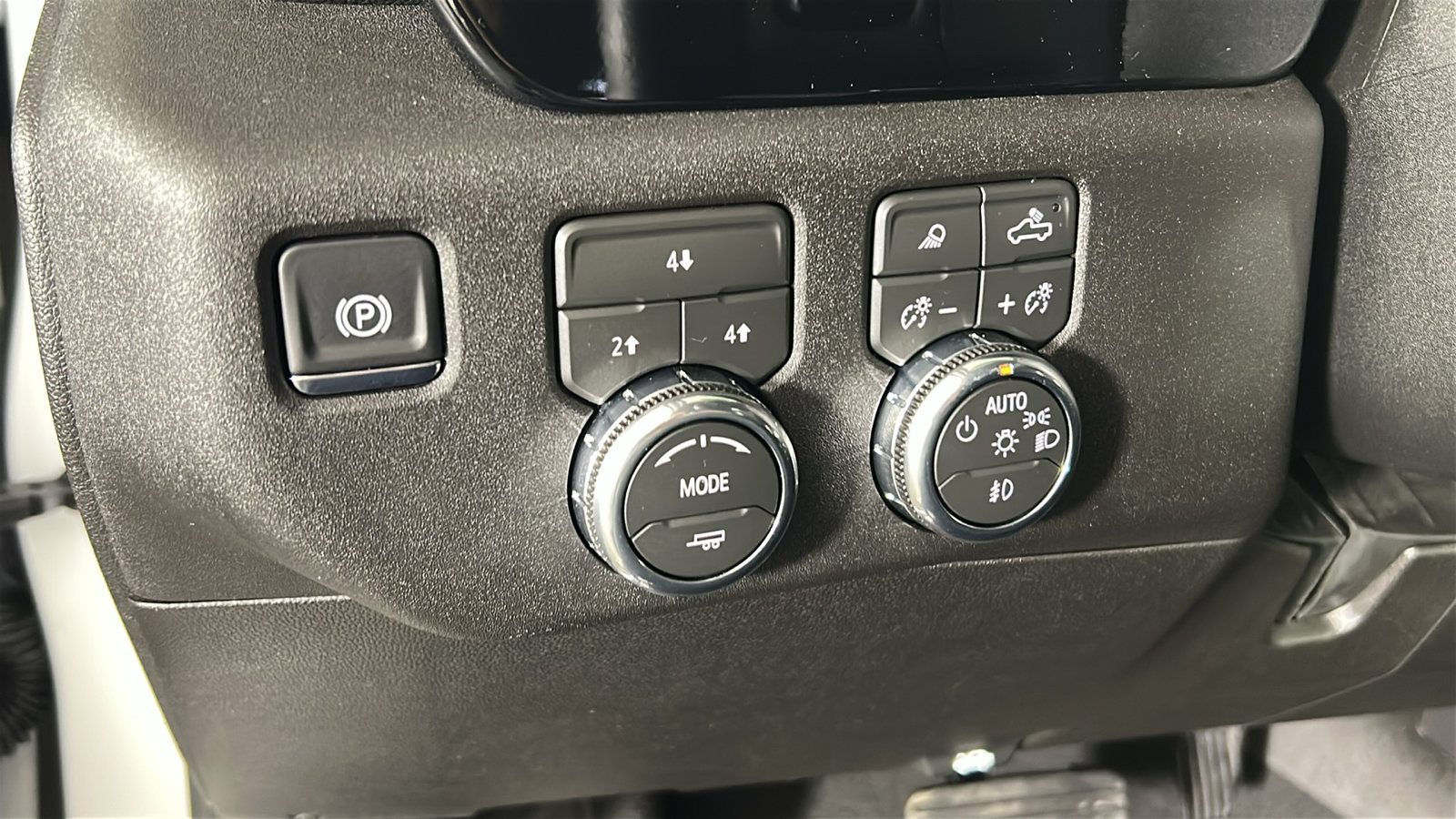 New 2026 GMC Sierra 2500 SLE w/ SLE Value Package; AWD/4WD image 22