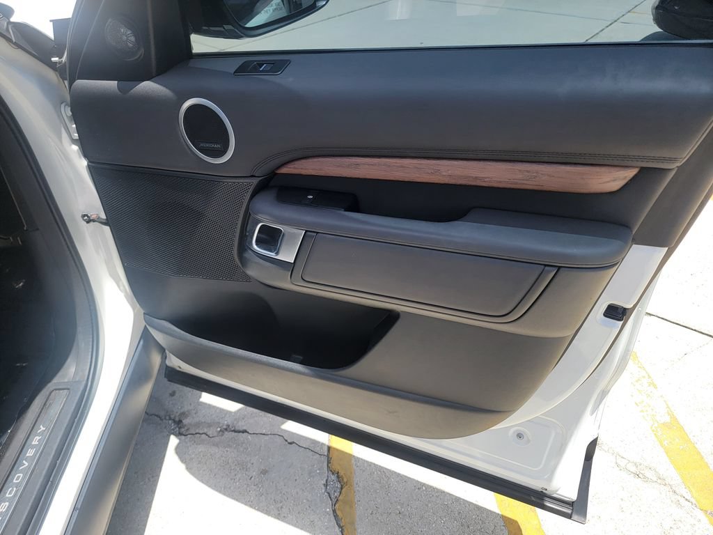 Used 2020 Land Rover Discovery HSE AWD/4WD image 14