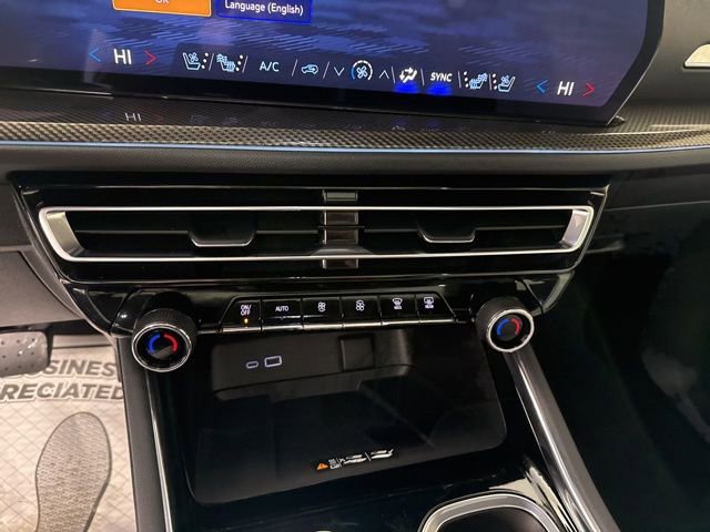 Used 2025 Chevrolet Traverse High Country image 40