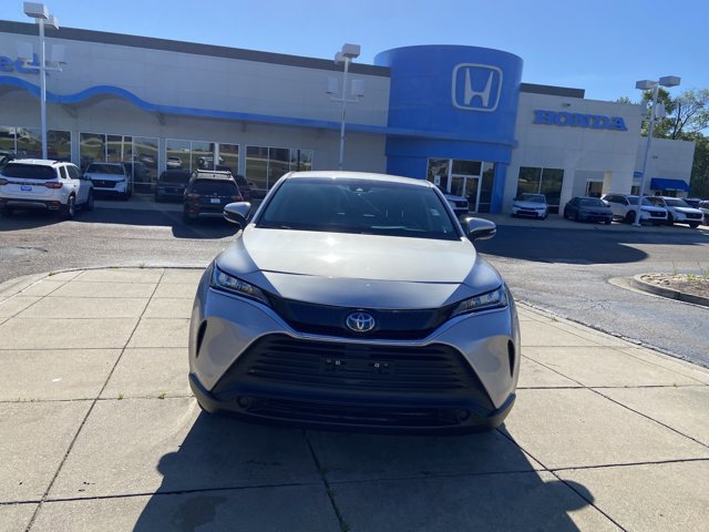 Used 2021 Toyota Venza LE image 3