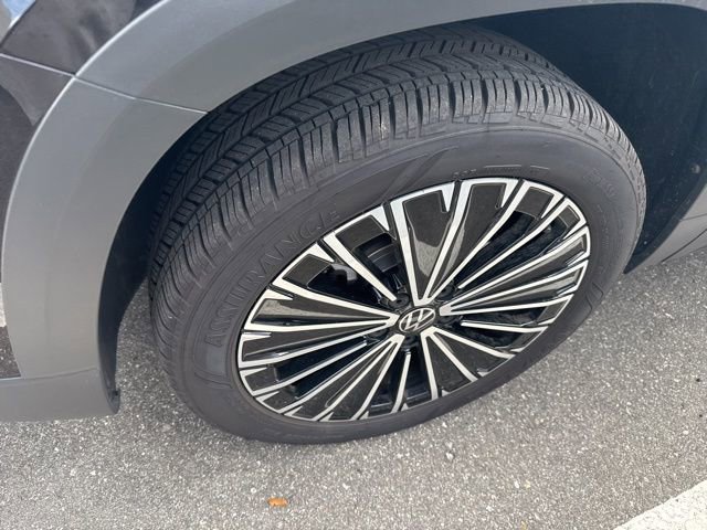 Used 2025 Volkswagen Taos SE image 4