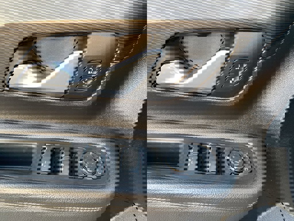 Used 2022 GMC Terrain SLE w/ Elevation Edition image 25