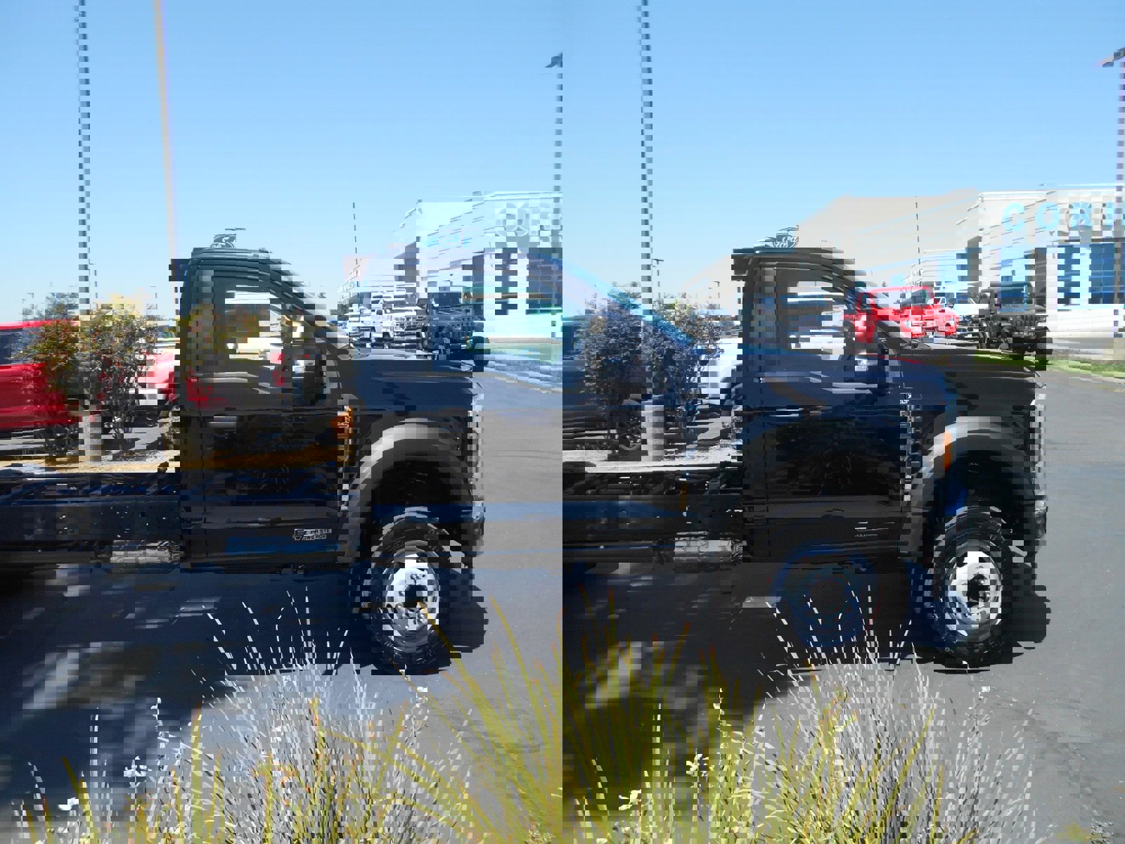 Used 2025 Ford F550 2WD Regular Cab Super Duty image 11