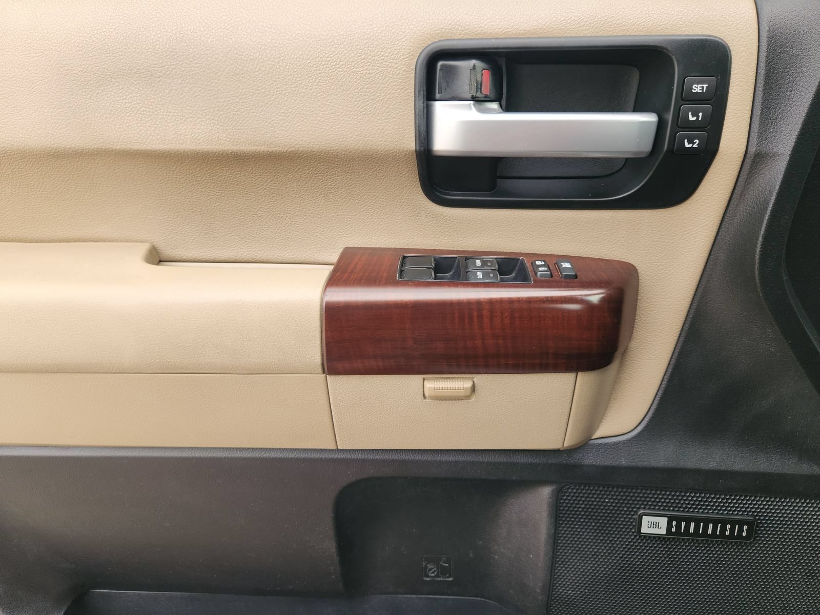 Used 2016 Toyota Sequoia Platinum RWD image 24