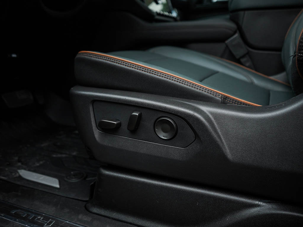 New 2026 GMC Yukon XL AT4 w/ AT4 Premium Package image 21