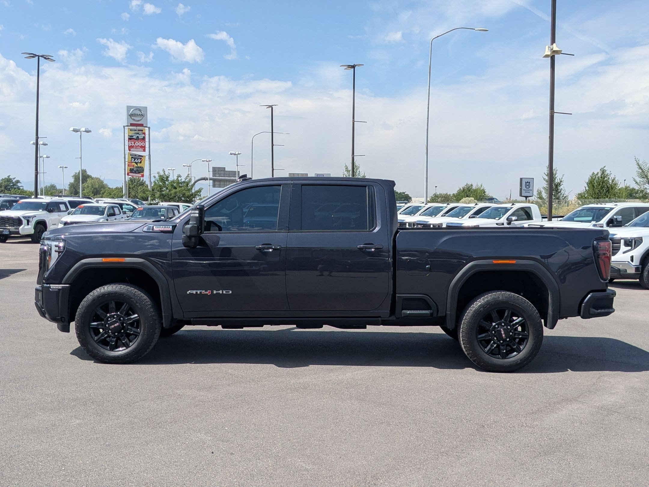 Used 2025 GMC Sierra 3500 AT4 w/ AT4 Premium Plus Package AWD/4WD image 3