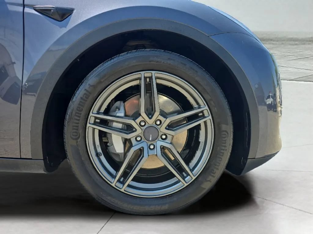 Used 2021 Tesla Model Y Long Range AWD/4WD image 27