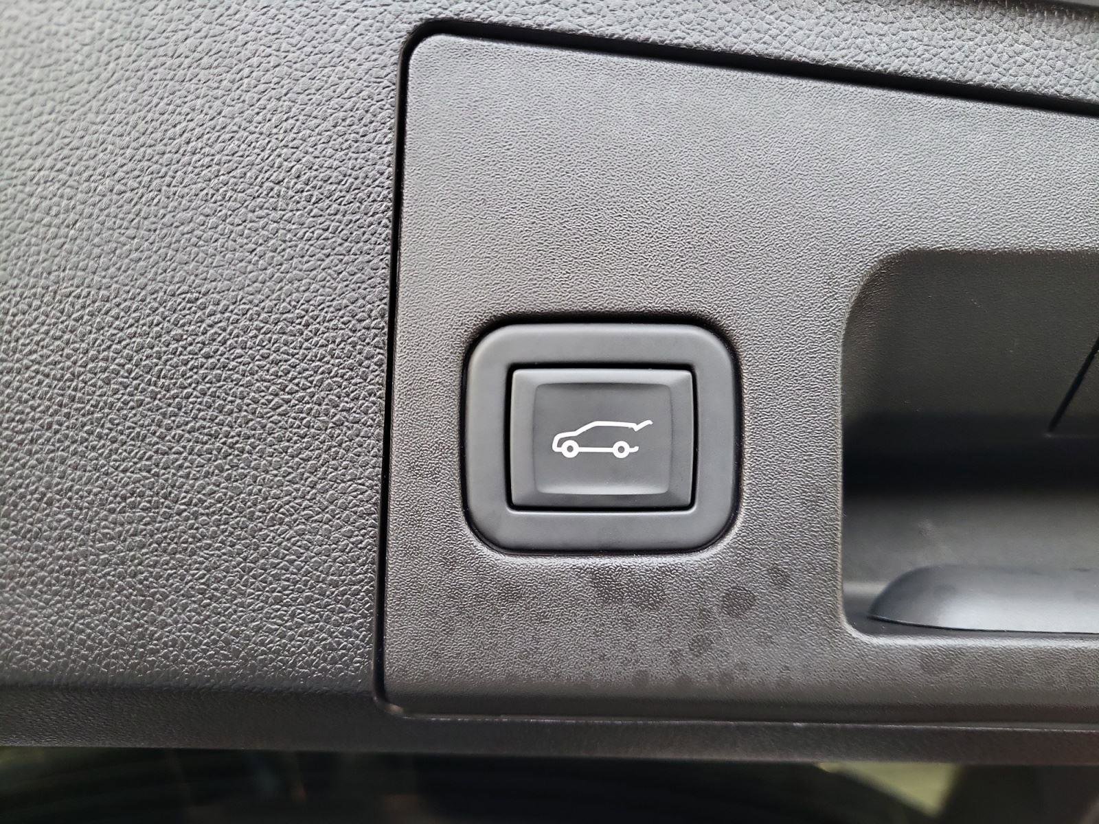 Used 2024 Cadillac XT4 Premium Luxury w/ Technology Package image 24