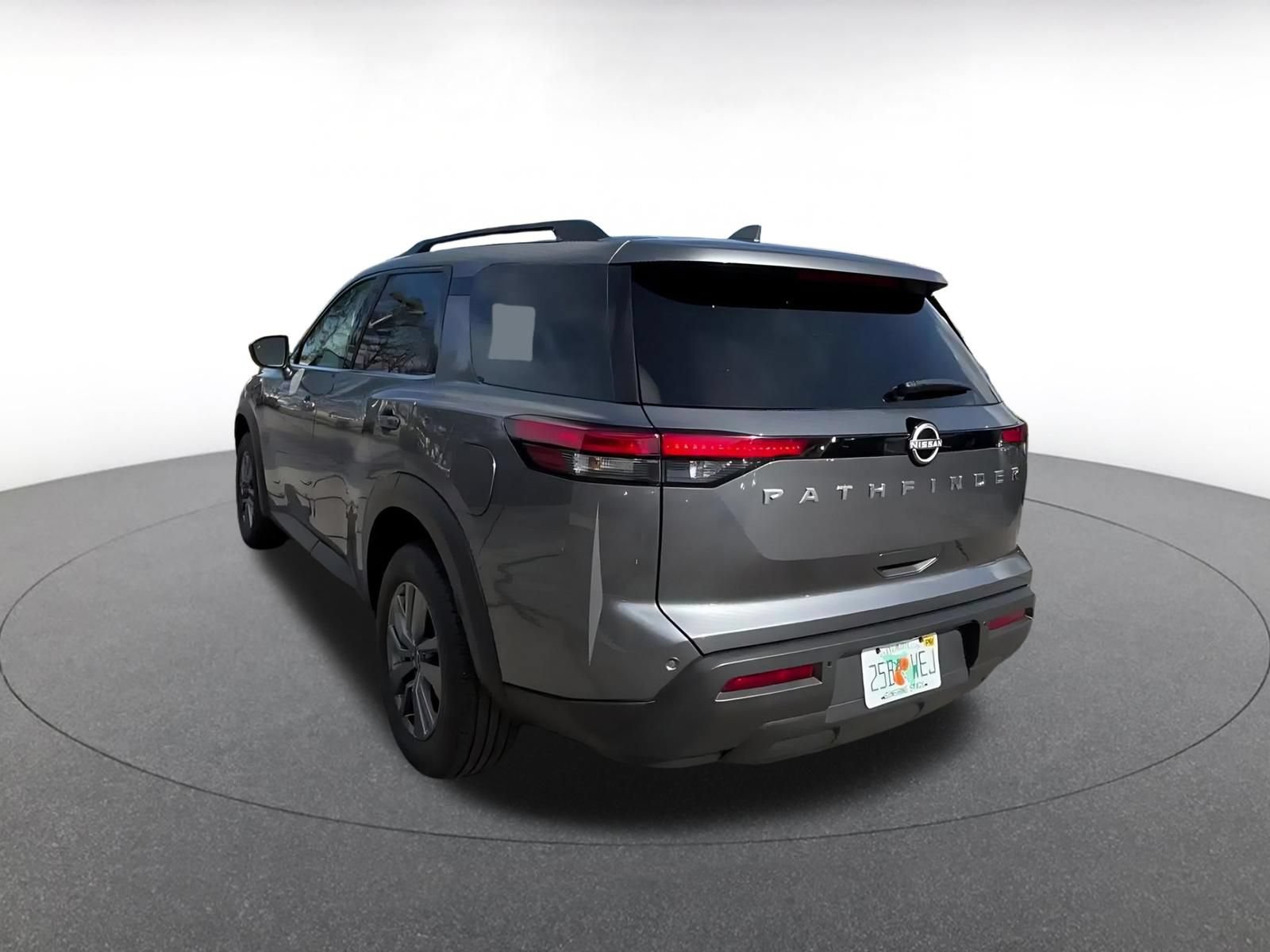 Used 2025 Nissan Pathfinder SV FWD image 11