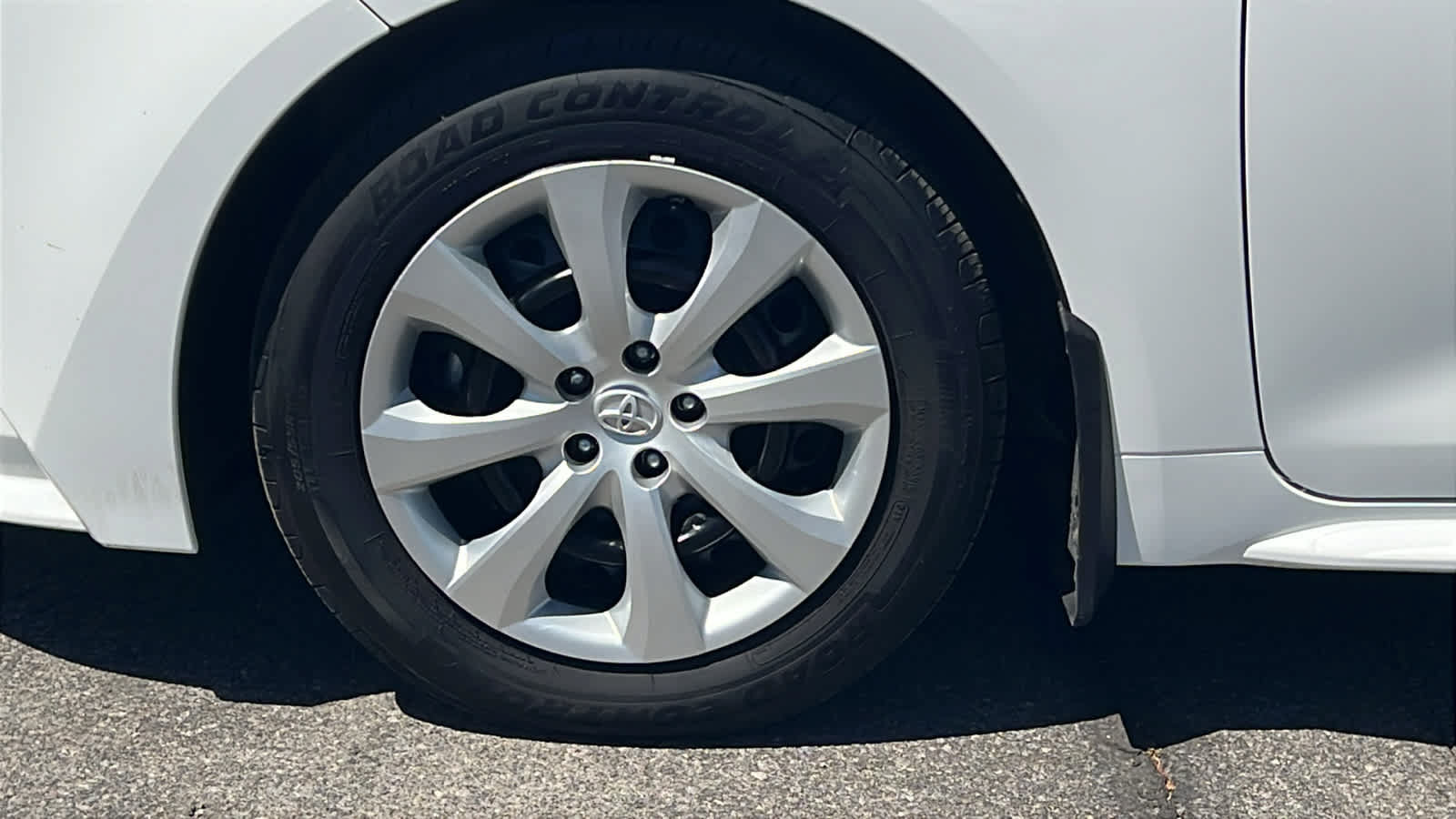 Used 2023 Toyota Corolla LE FWD image 9