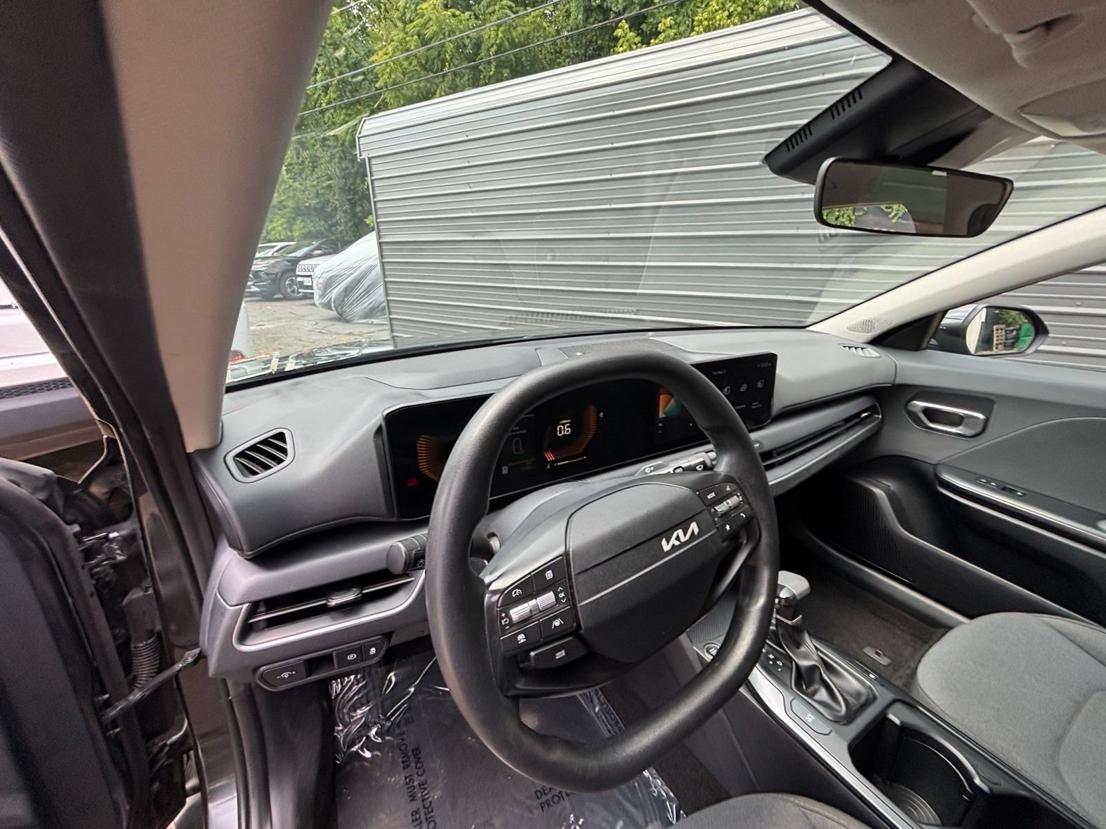 Used 2025 Kia K4 FWD image 29