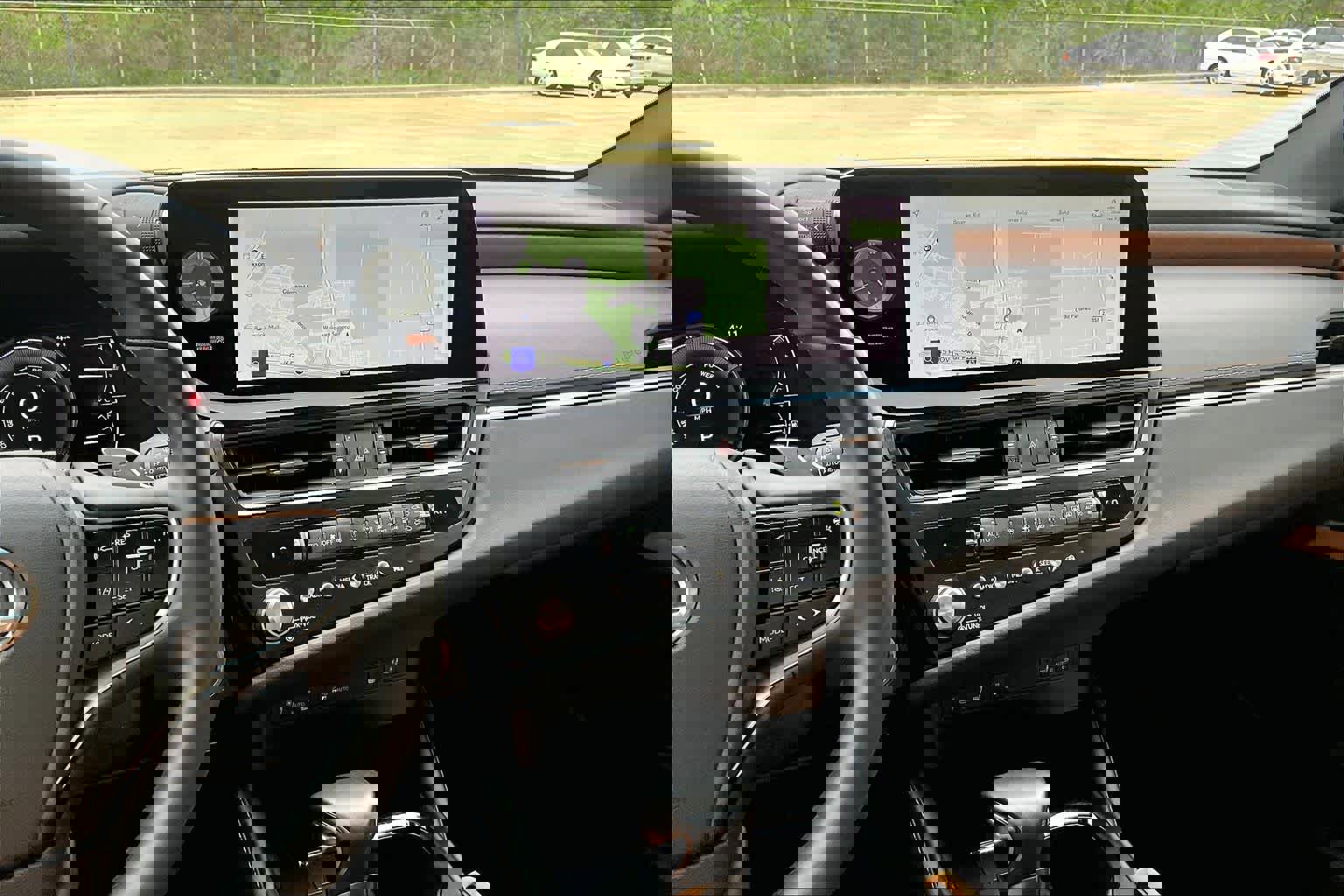 Certified 2025 Lexus ES 300h w/ Premium Package image 7