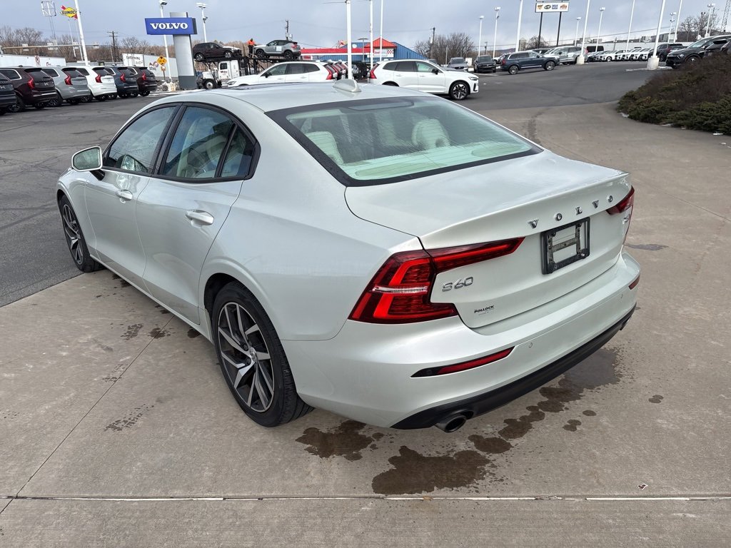 Used 2019 Volvo S60 T6 Momentum w/ Premium Package image 7