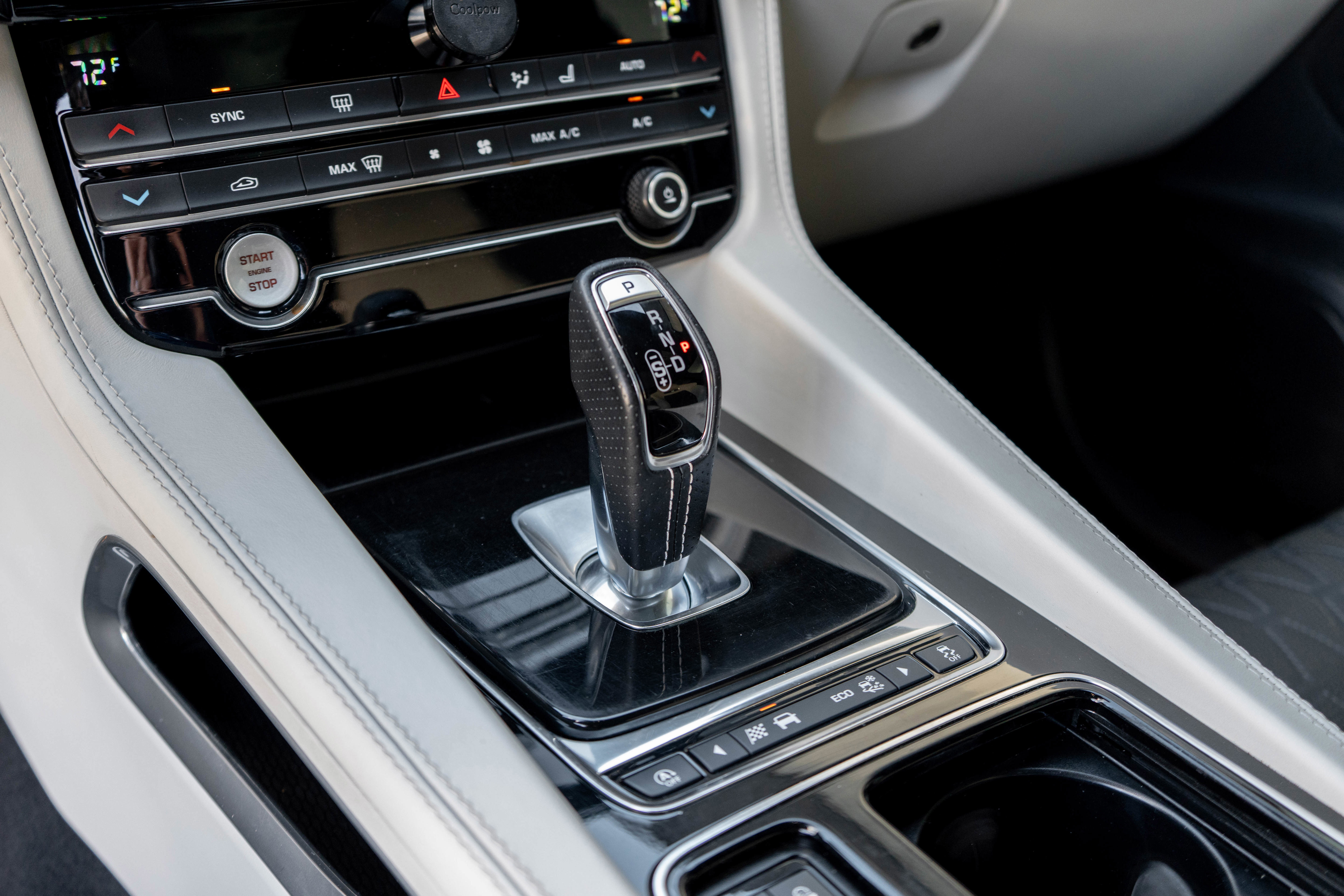 Used 2020 Jaguar F-PACE SVR image 17