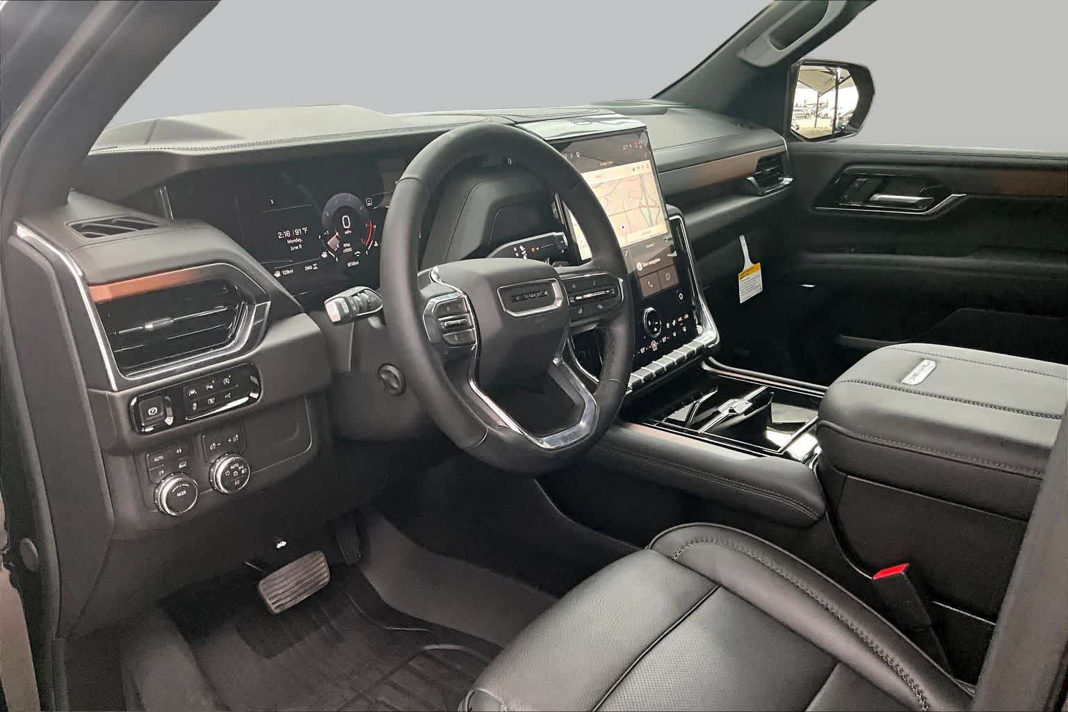Used 2026 GMC Yukon Denali AWD/4WD image 18