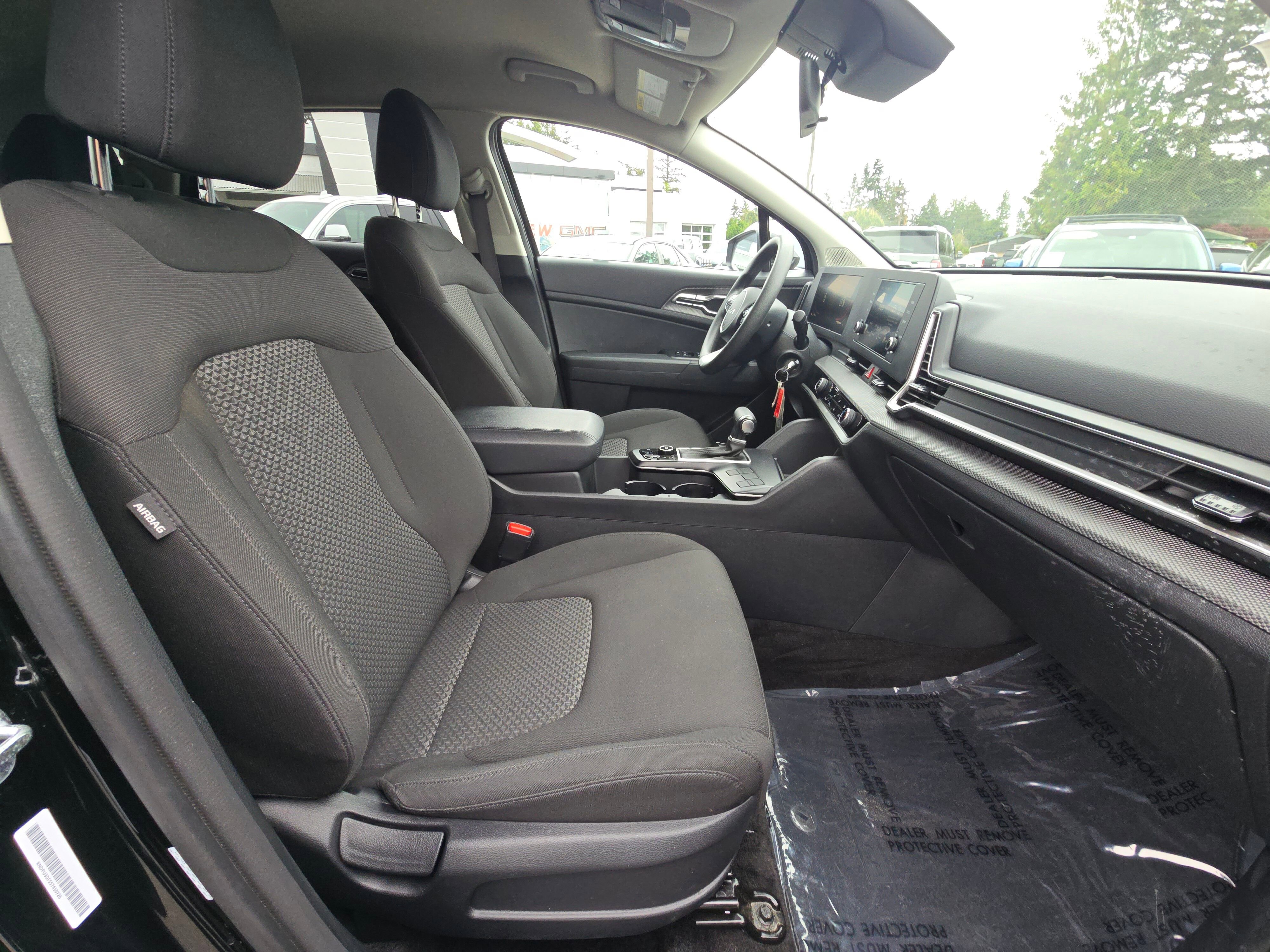 Used 2025 Kia Sportage LX FWD image 11