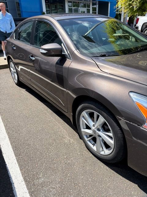 Used 2014 Nissan Altima 2.5 SV w/ Convenience Package FWD image 13