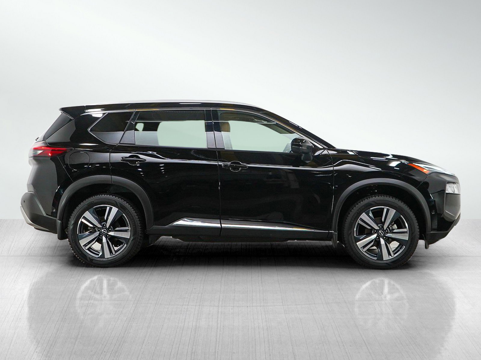 Used 2023 Nissan Rogue Platinum image 6