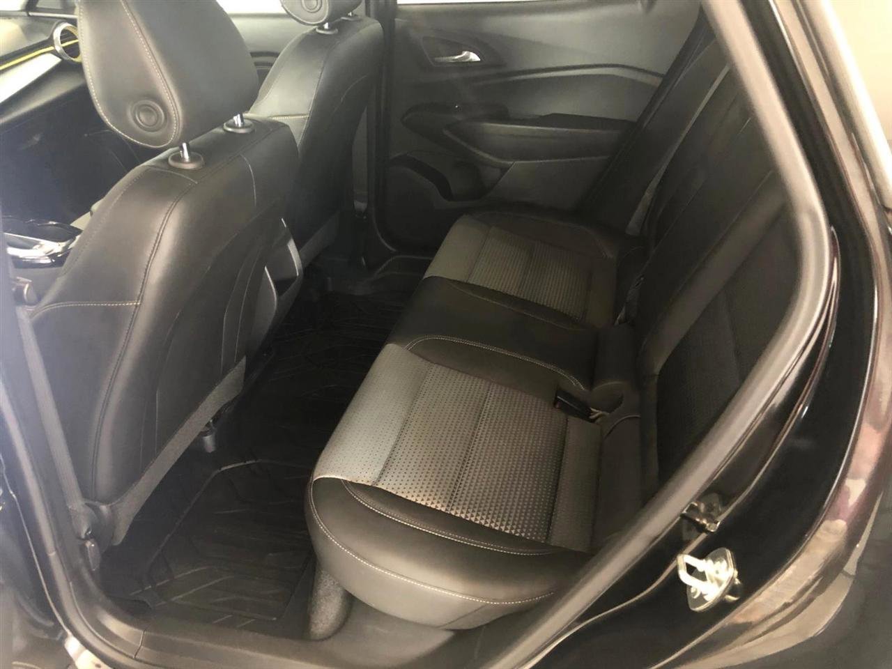 Used 2024 Chevrolet Trax LT w/ Driver Confidence Package FWD image 9