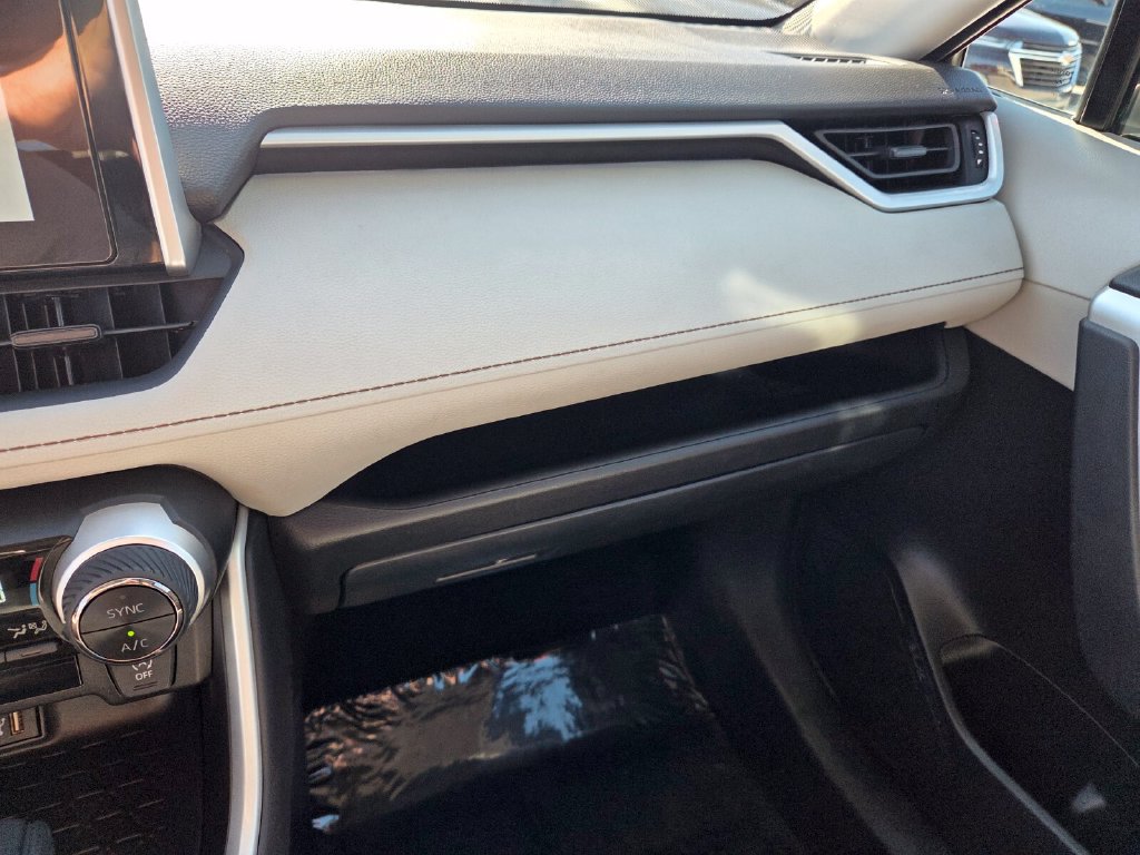 Used 2025 Toyota RAV4 XLE w/ Convenience Package FWD image 28