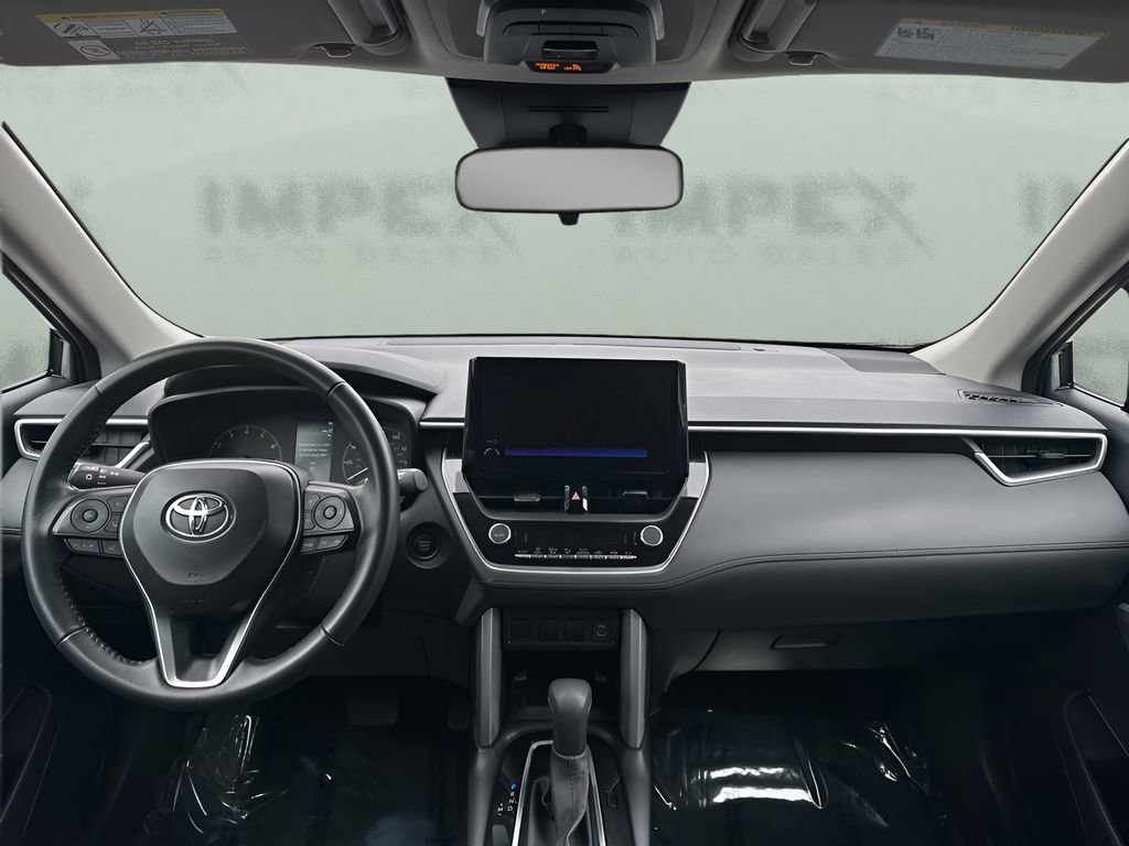 Used 2025 Toyota Corolla Cross LE image 11