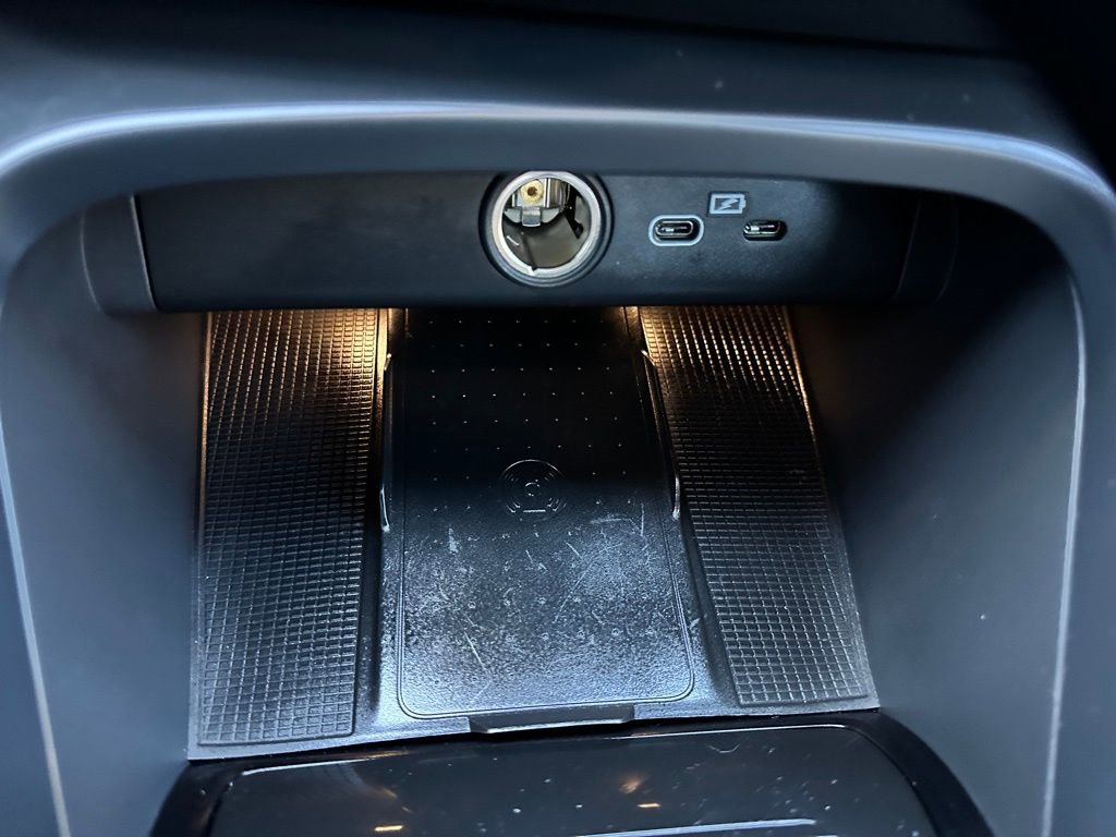 Used 2023 Volvo C40 P8 Recharge Plus image 18