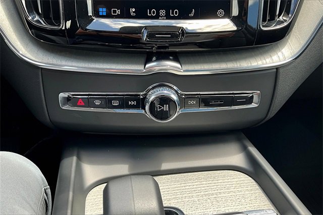 Used 2025 Volvo XC60 T8 Plus w/ Protection Package Premier image 24
