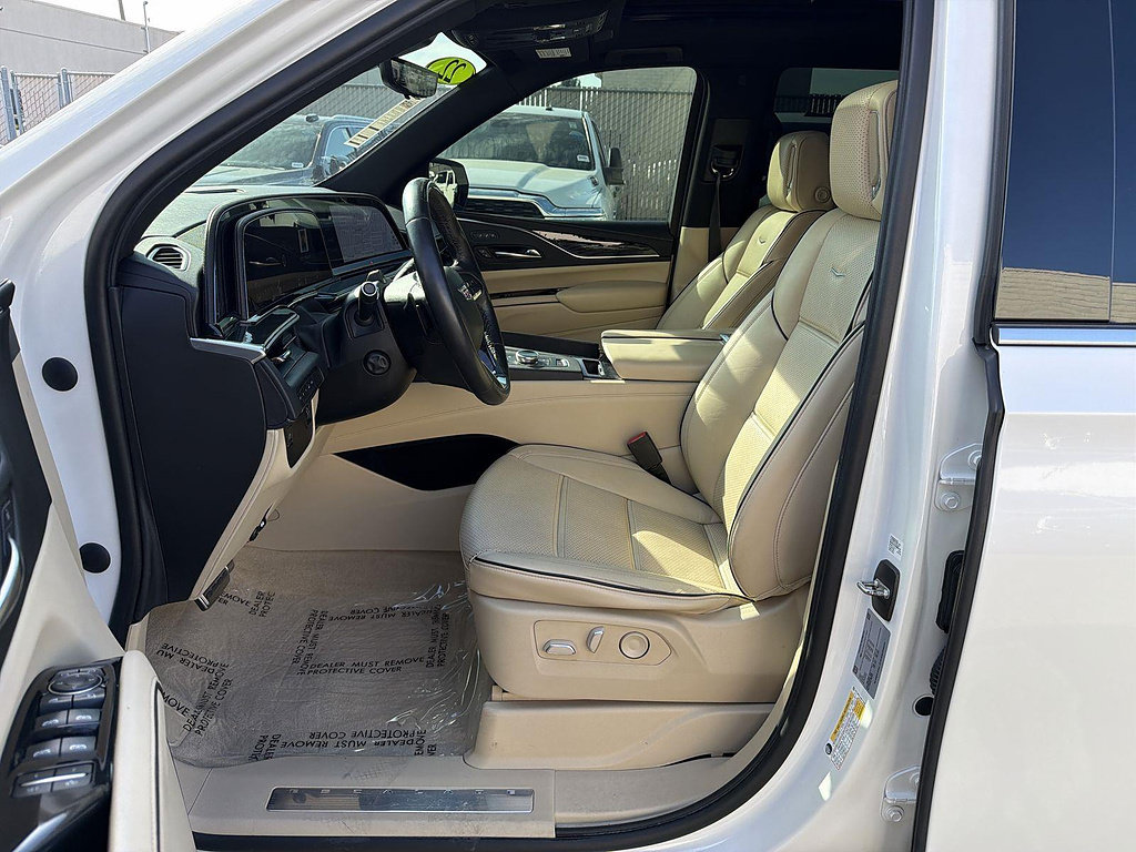 Used 2022 Cadillac Escalade Premium Luxury AWD/4WD image 13