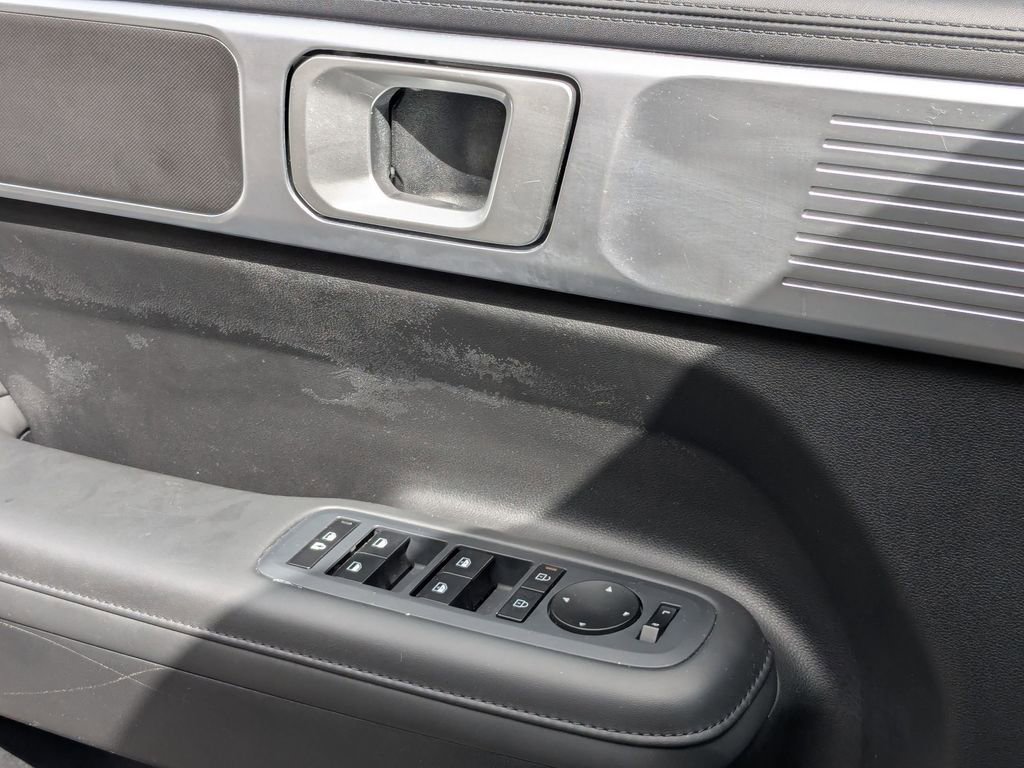 Used 2025 Hyundai Santa Fe SEL image 13