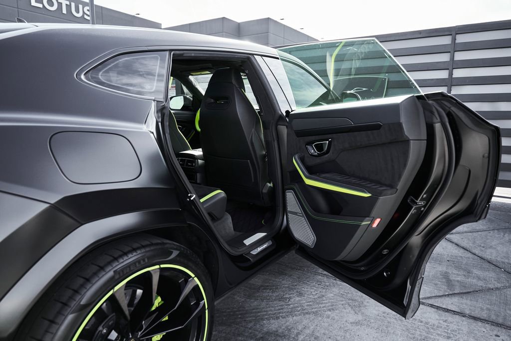 Used 2022 Lamborghini Urus AWD/4WD image 26