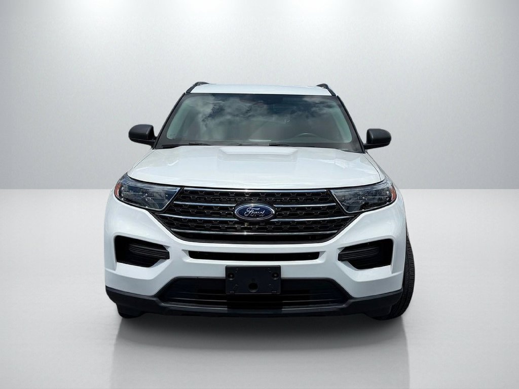 Used 2024 Ford Explorer XLT RWD image 2