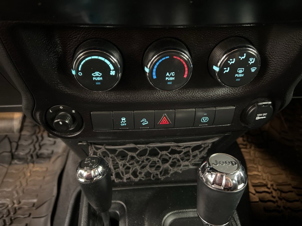 Used 2018 Jeep Wrangler Unlimited Sahara image 10
