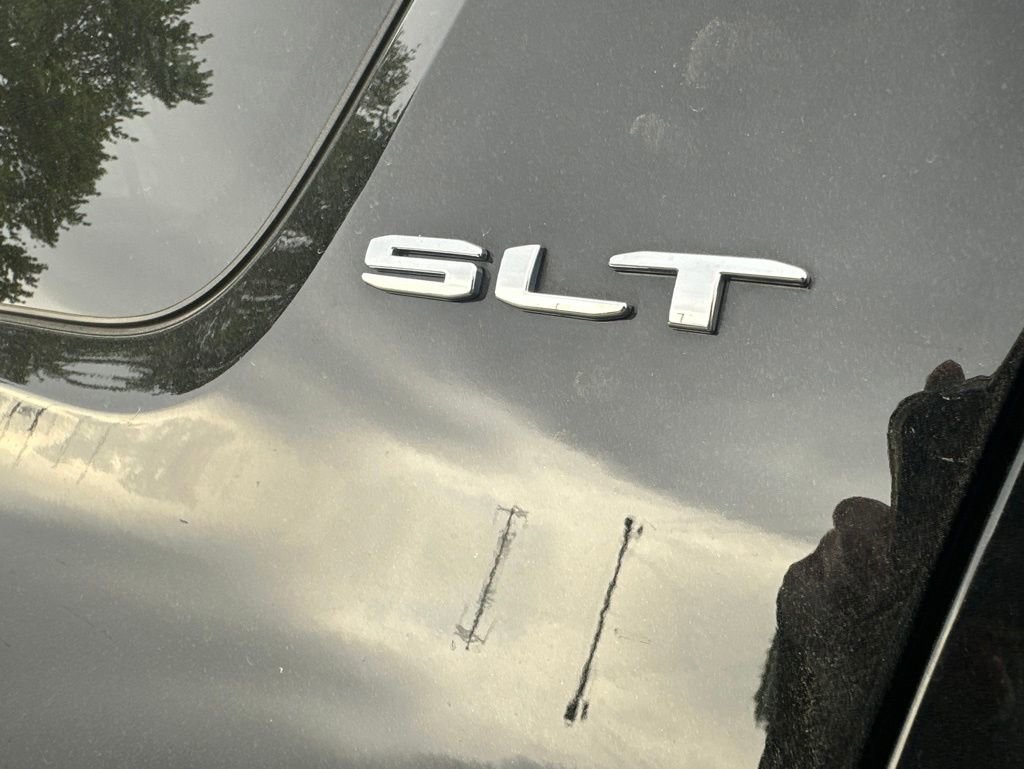 Used 2021 GMC Acadia SLT w/ Technology Package AWD/4WD image 8