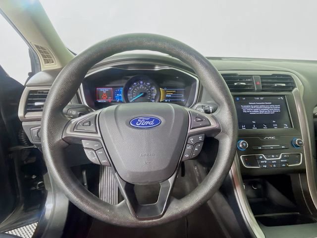 Used 2019 Ford Fusion SE FWD image 12
