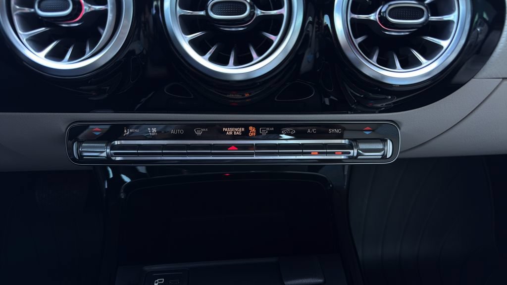 Used 2022 Mercedes-Benz CLA 250 image 17