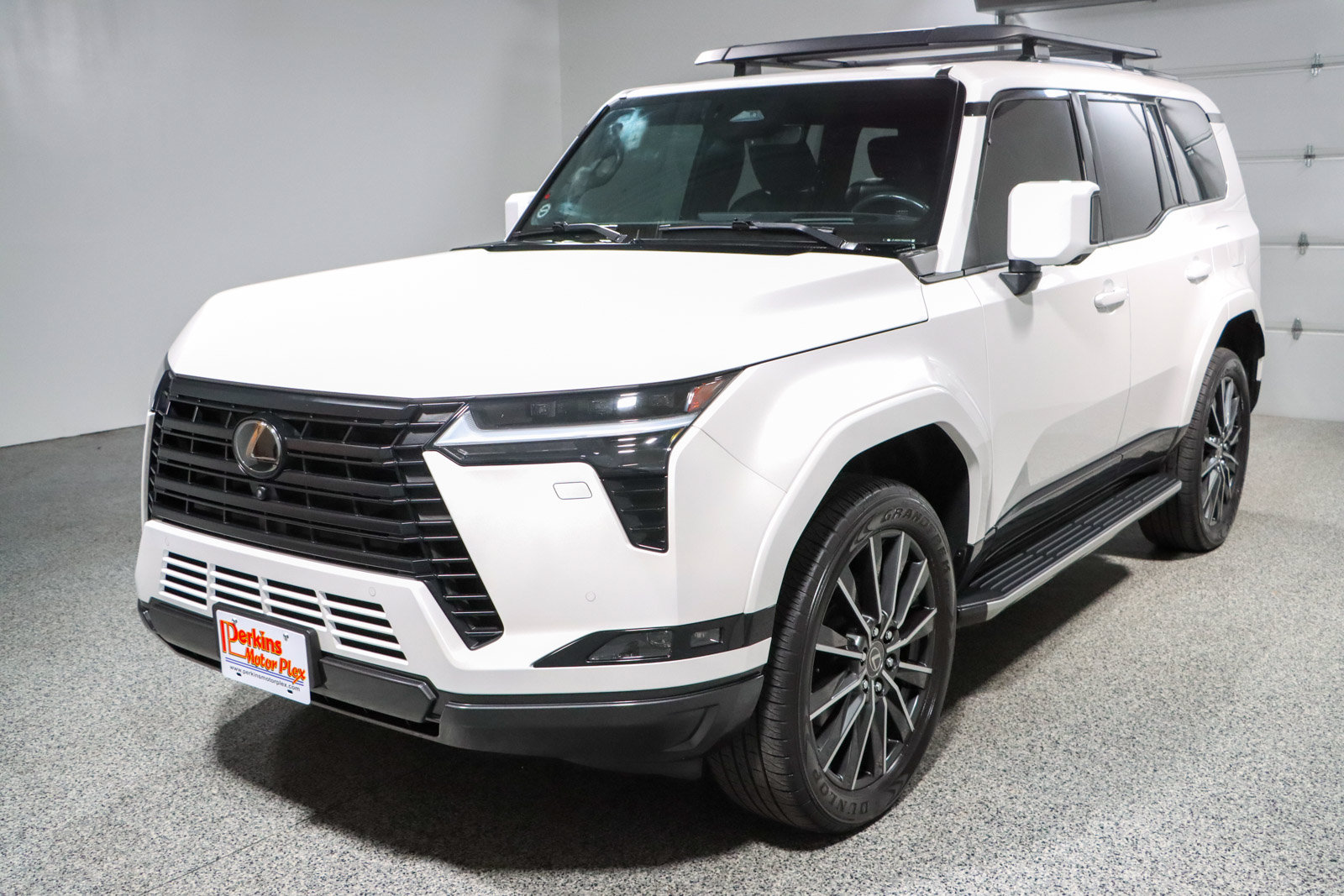 Used 2024 Lexus GX 550 w/ Accessory Package (31) AWD/4WD image 36