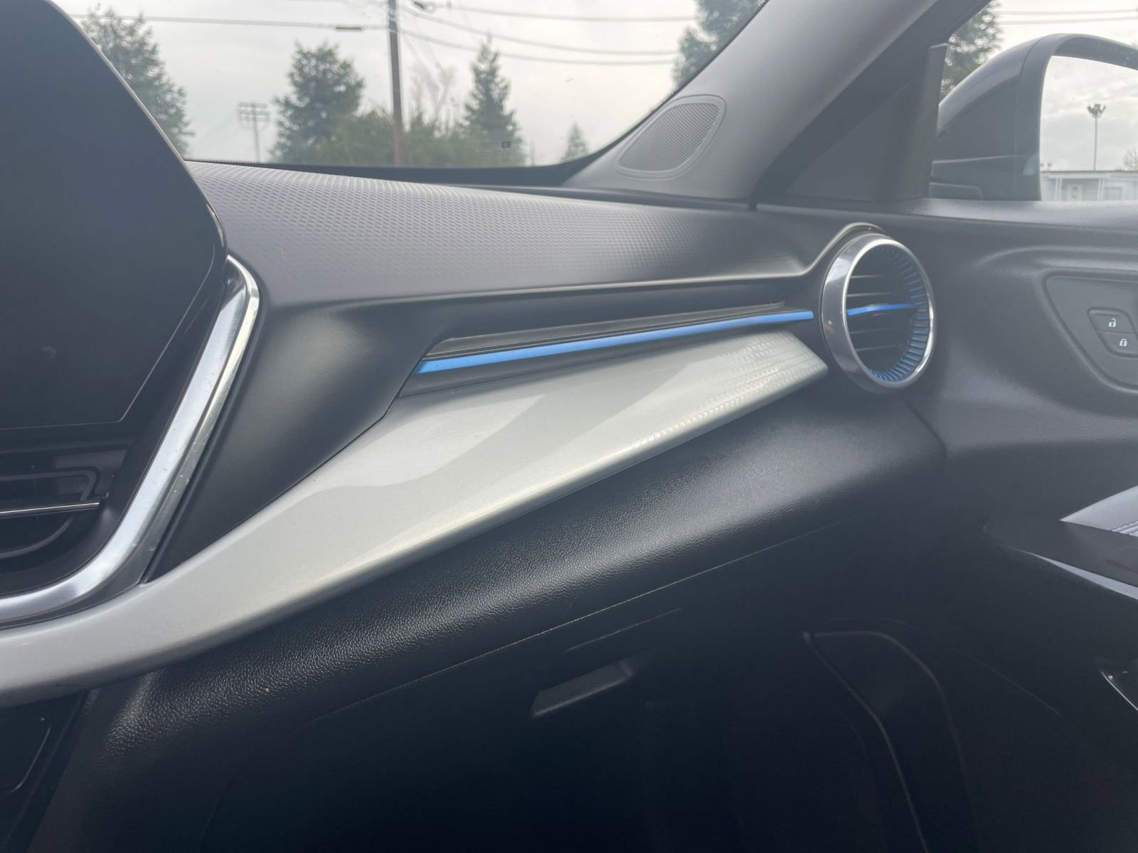 Used 2025 Chevrolet Trax LT image 30