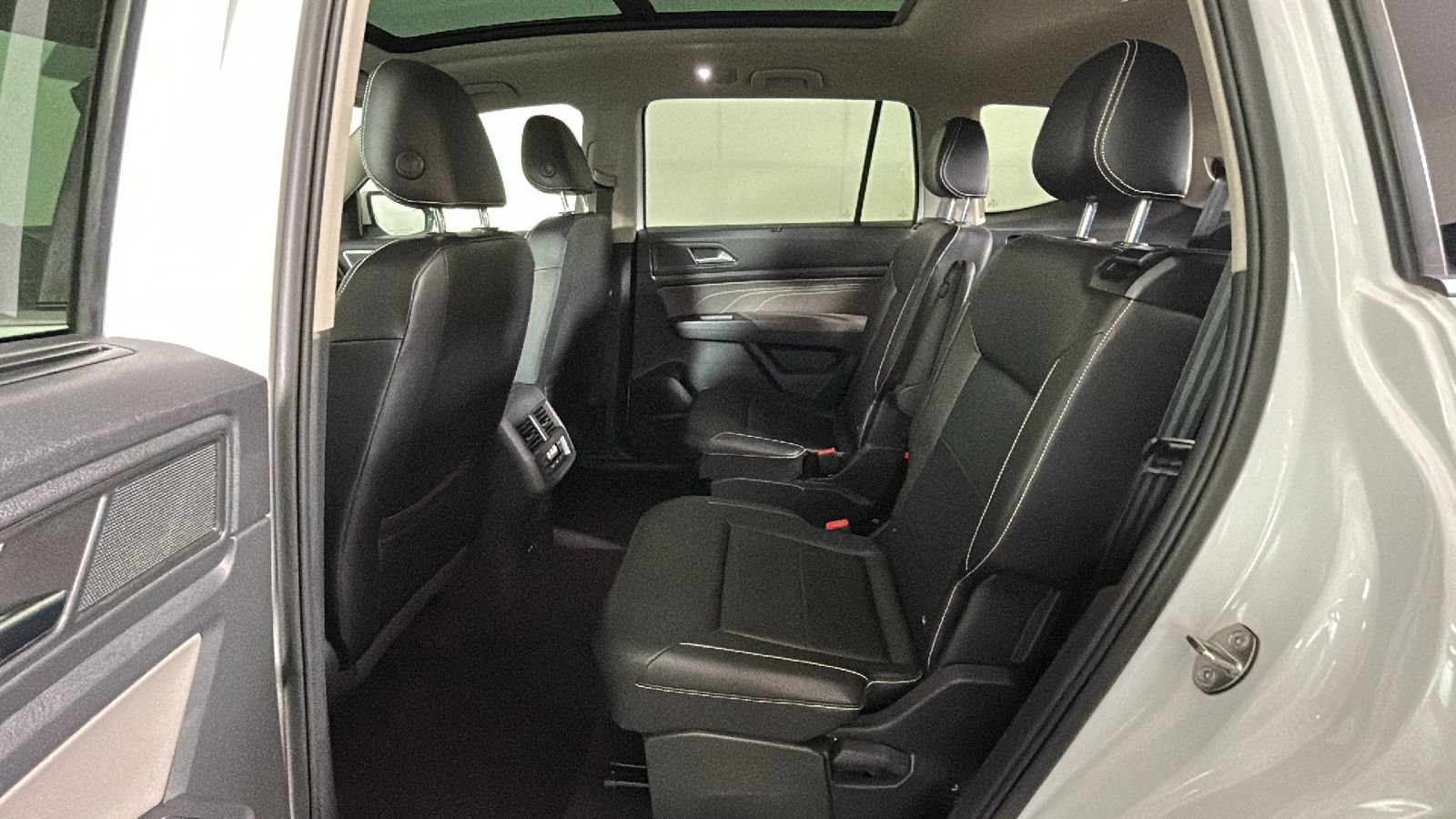Used 2021 Volkswagen Atlas SE w/ Panoramic Sunroof Package AWD/4WD image 31