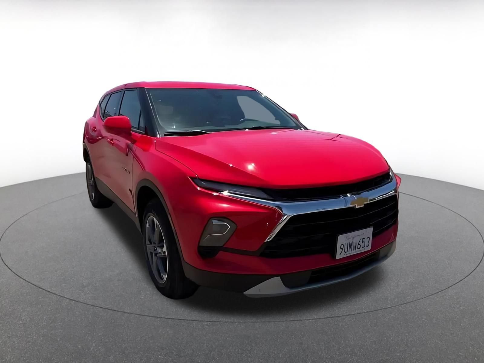 Used 2025 Chevrolet Blazer LT FWD image 3