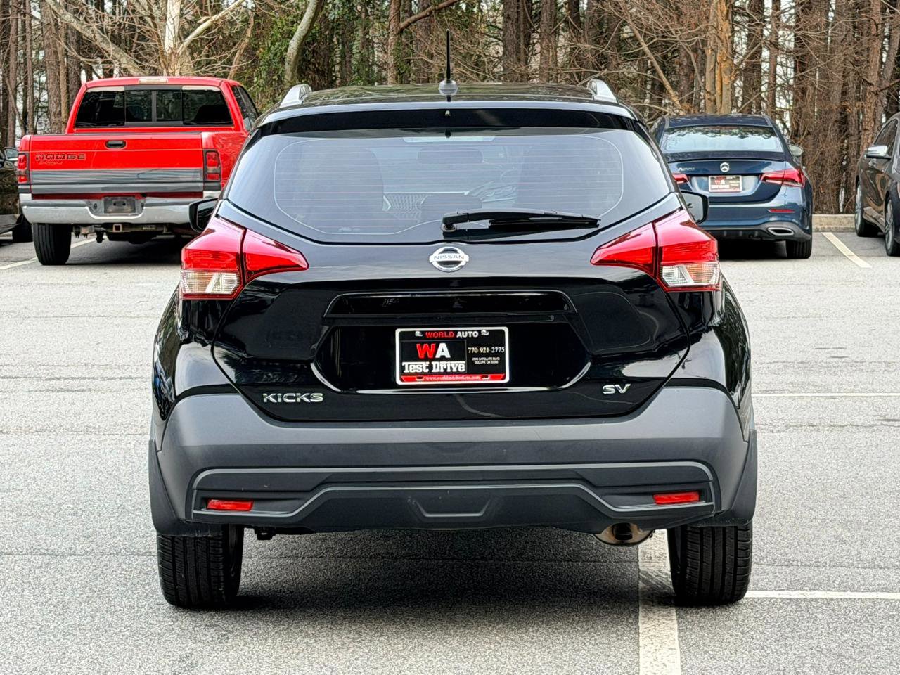 Used 2018 Nissan Kicks SV image 5