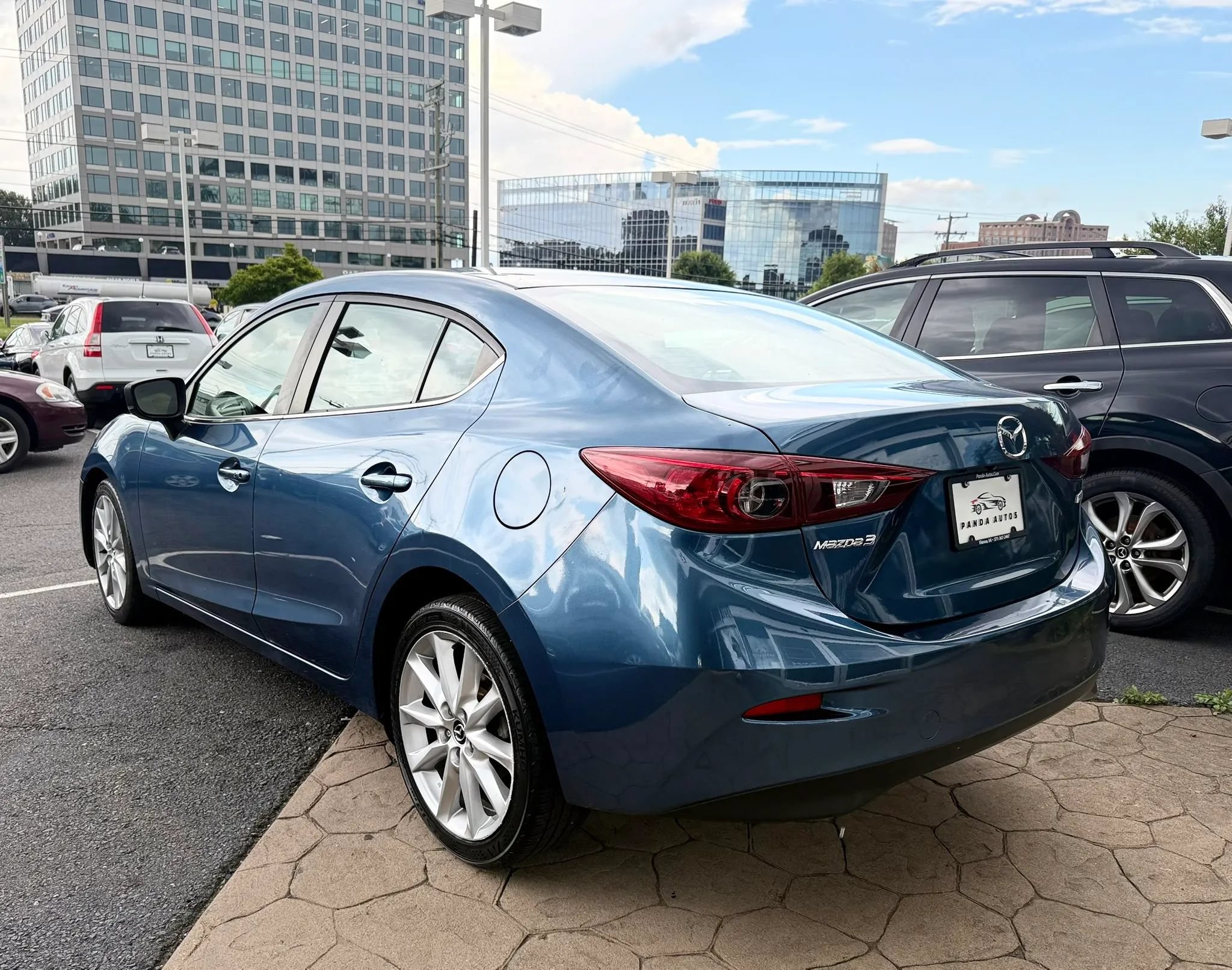 Used 2017 MAZDA MAZDA3 Touring FWD image 5