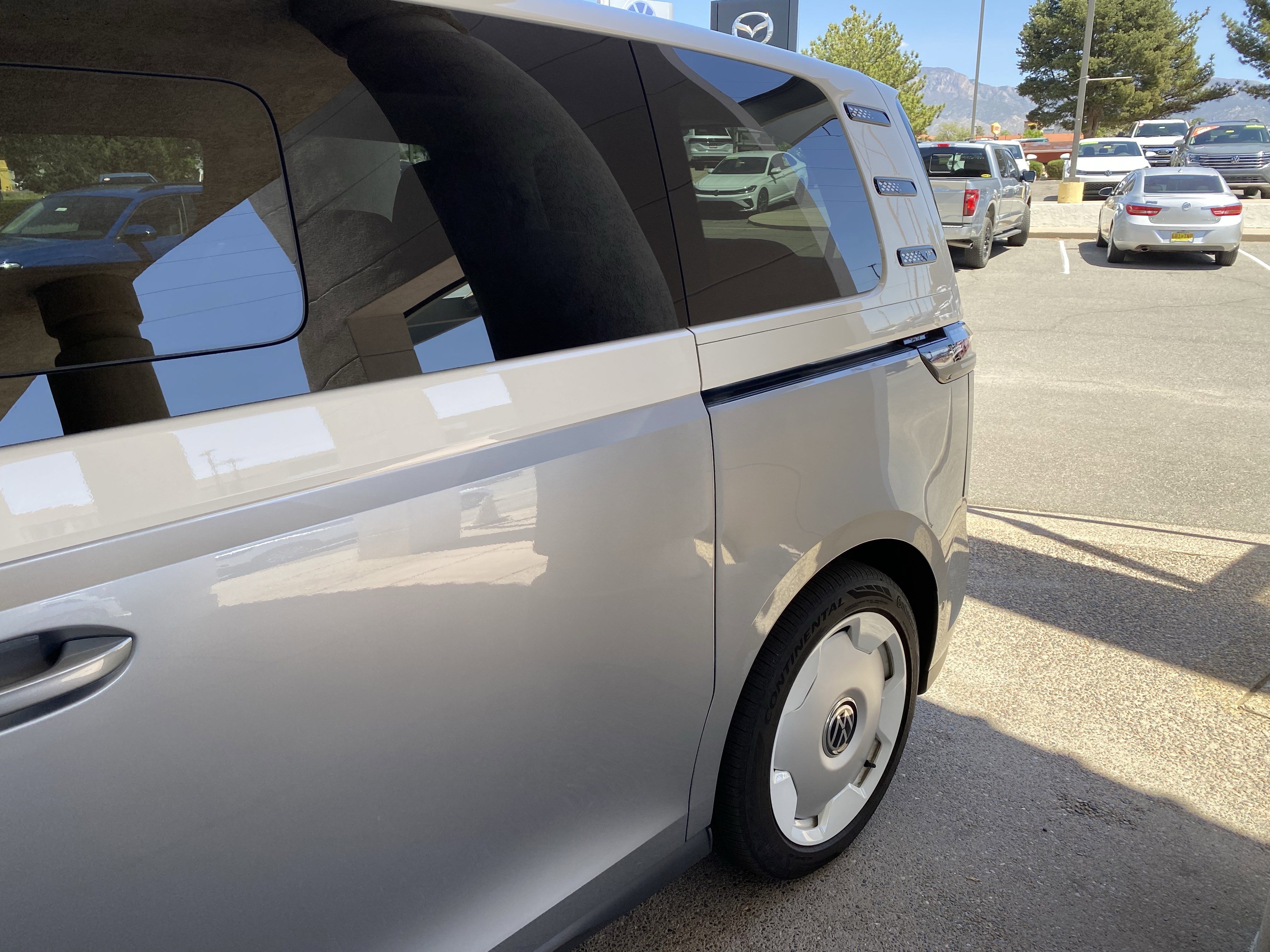 Used 2025 Volkswagen ID. Buzz 1st Edition image 50