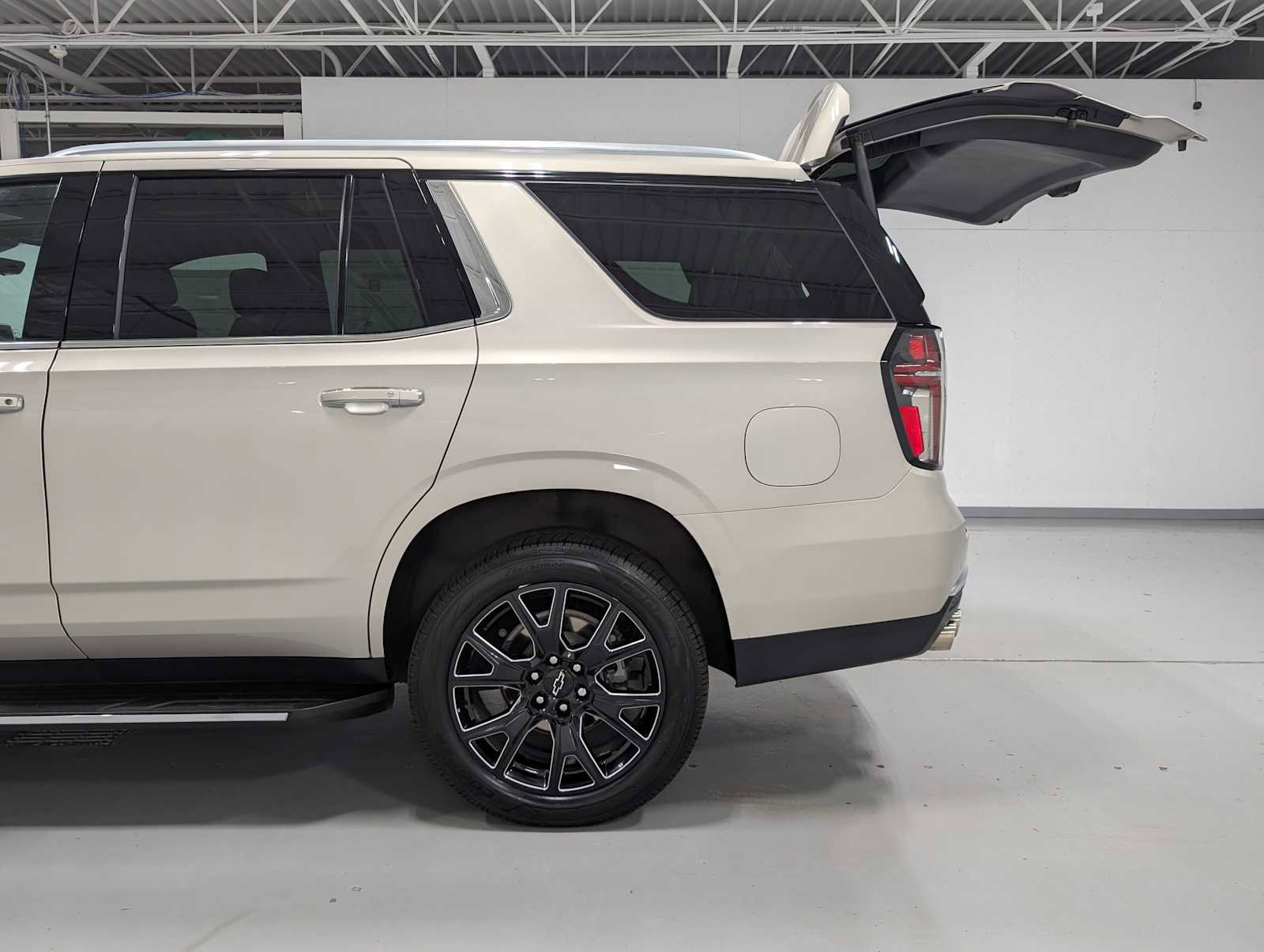 Used 2023 Chevrolet Tahoe High Country image 10