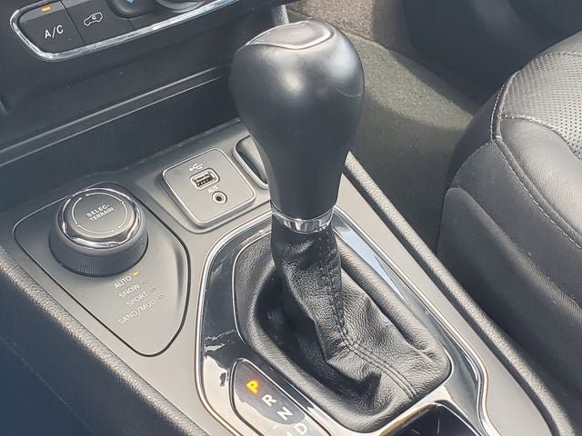 Used 2019 Jeep Cherokee Limited w/ Trailer Tow Group AWD/4WD image 22