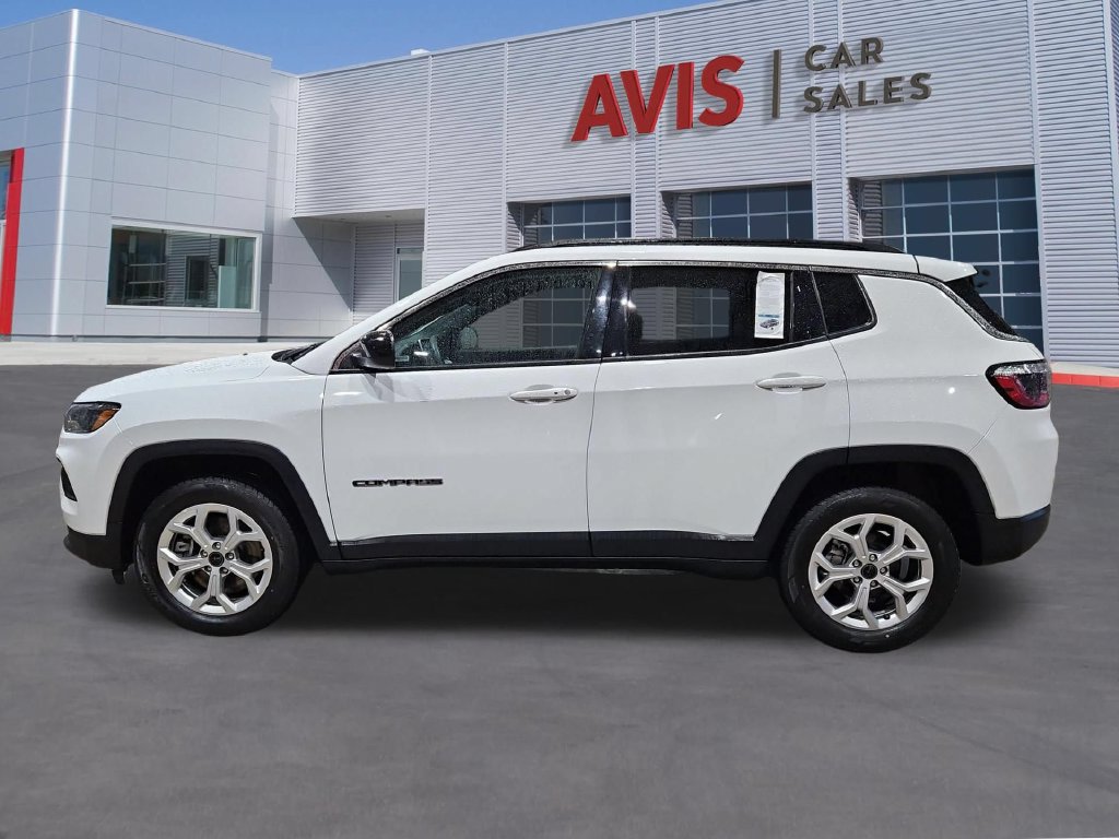 Used 2025 Jeep Compass Latitude w/ Sun & Sound Group AWD/4WD image 10